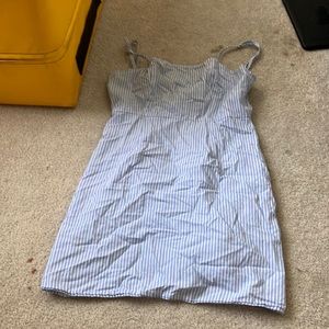 this adorable stripped dress !